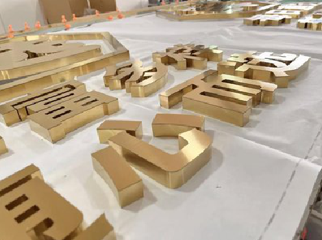 贵定拉丝不锈钢字的特点。